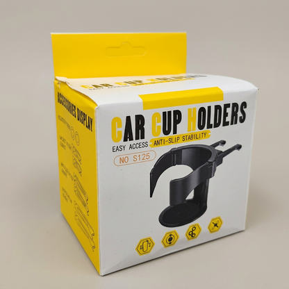 Caja del portavasos para auto centrada en encuadre cuadrado sobre fondo claro.